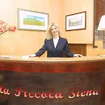Piccola ホテル 3*